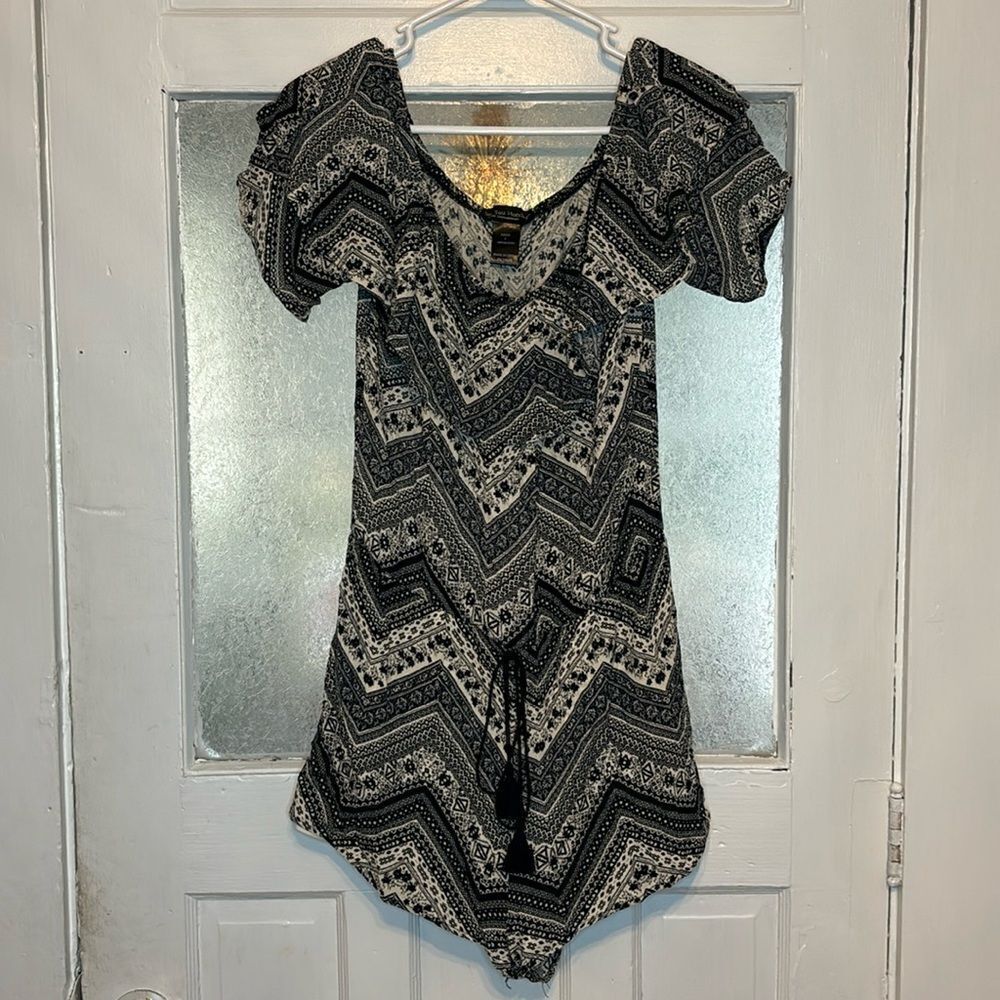 See You Next Monday Women’s Blue and White Bohemian Ruffled Short Romper Size L